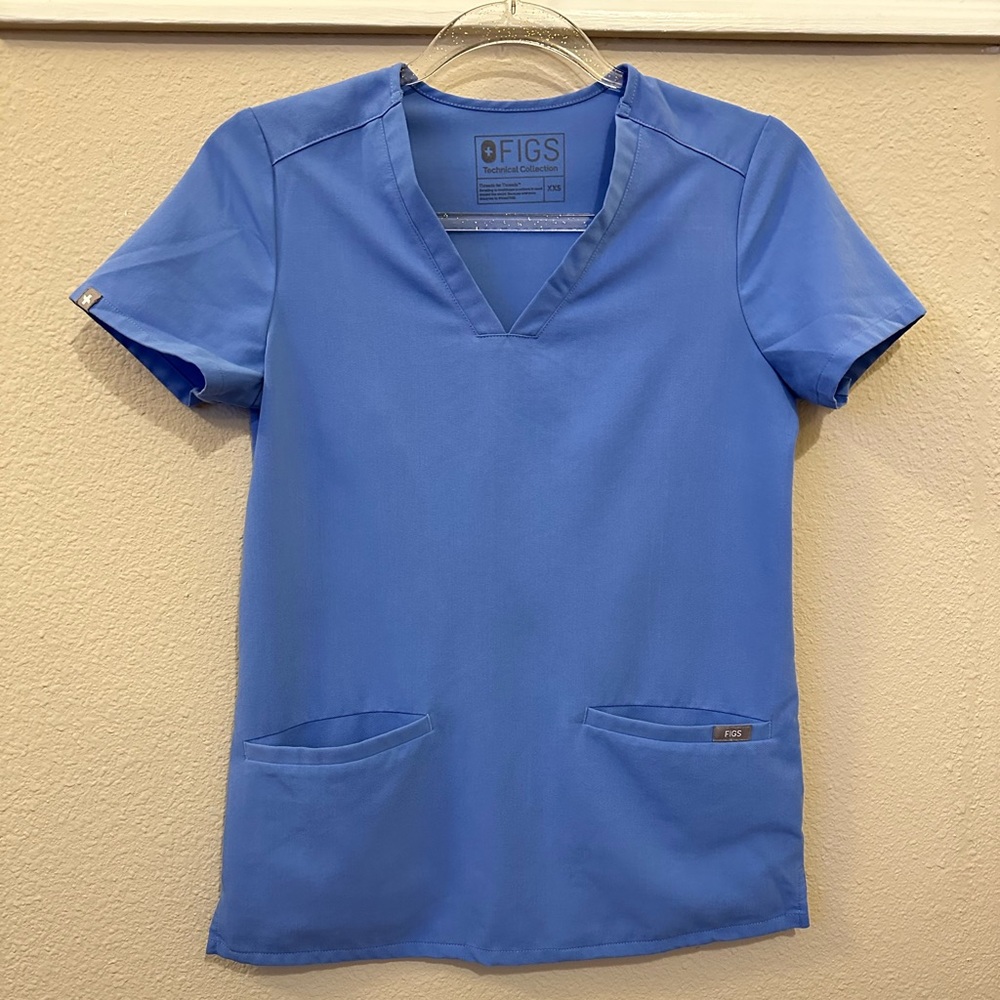 FIGS Casma Three Pocket Scrub Top